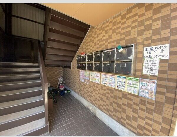 20/23 エントランス