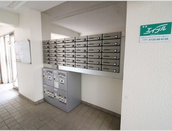 2/4 エントランス