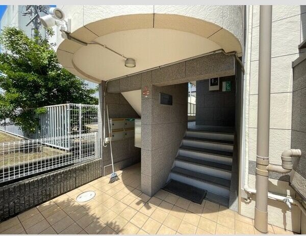 14/18 エントランス