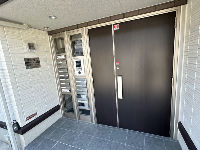 25/30 エントランス