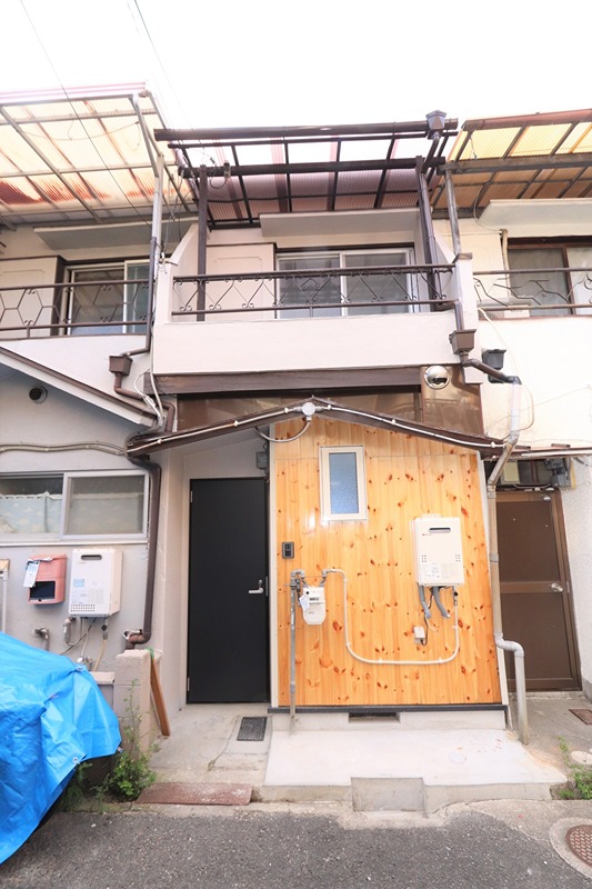 27/29 エントランス