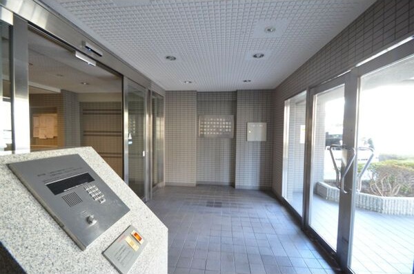 26/30 エントランス