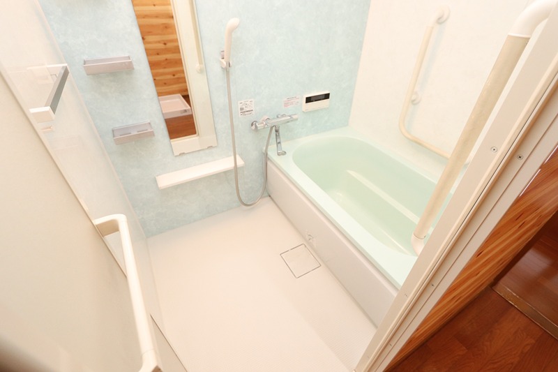 13/23 浴室