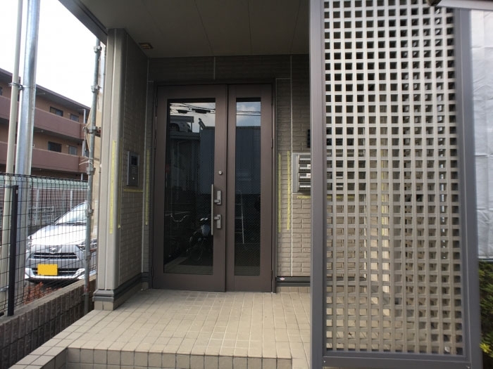 26/30 エントランス