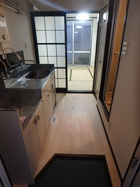 24/27 エントランス