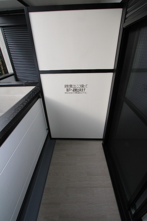 16/23 バルコニー