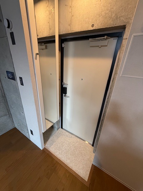 21/23 エントランス