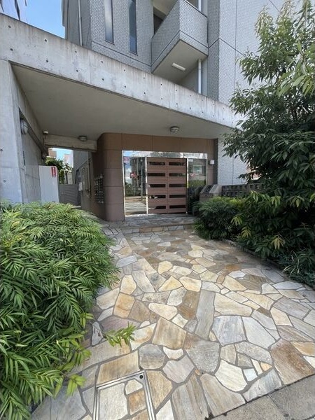 26/30 エントランス