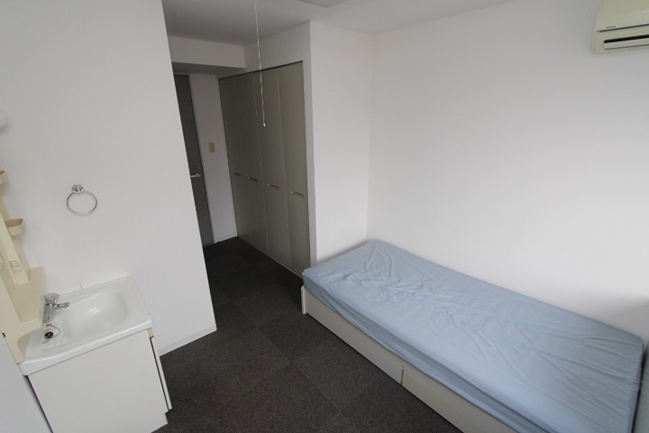 23/29 エントランス