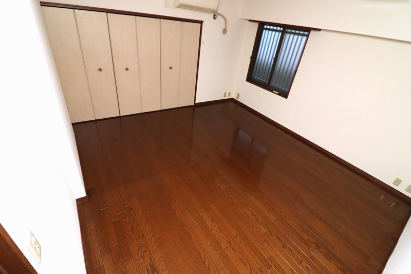 25/27 エントランス