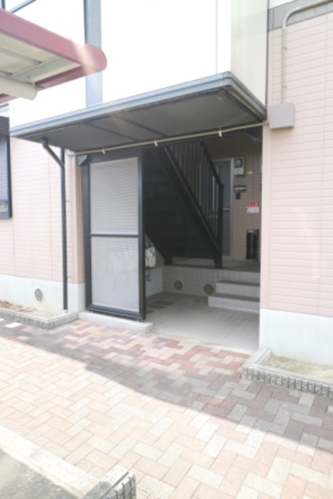 16/19 エントランス