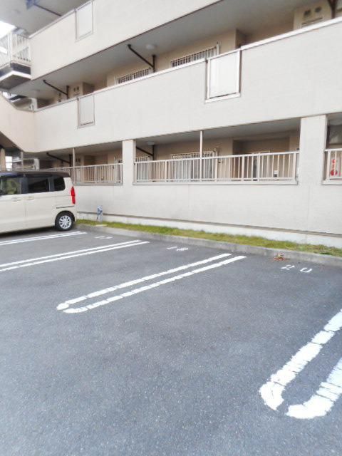 18/23 駐車場
