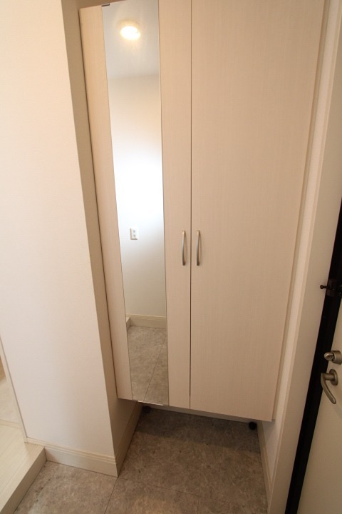 27/30 エントランス