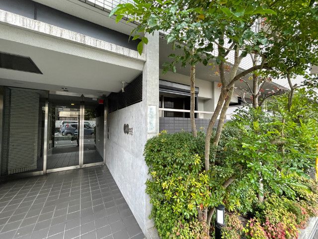 23/26 エントランス