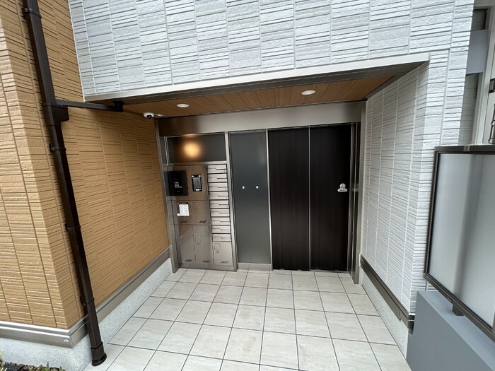 16/19 エントランス