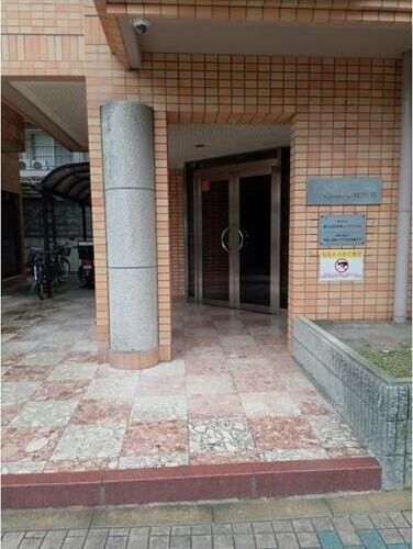 27/30 エントランス