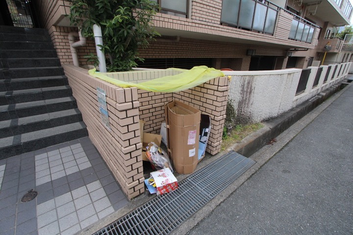 27/30 エントランス