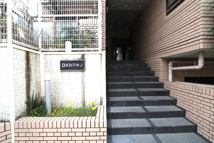 28/30 エントランス