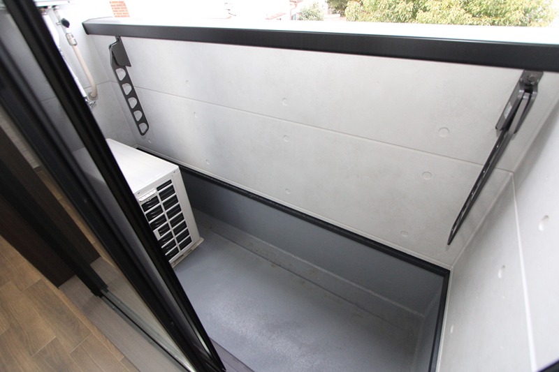 13/18 バルコニー