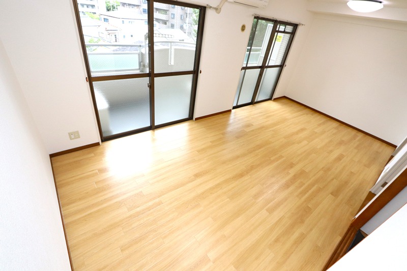 23/25 エントランス