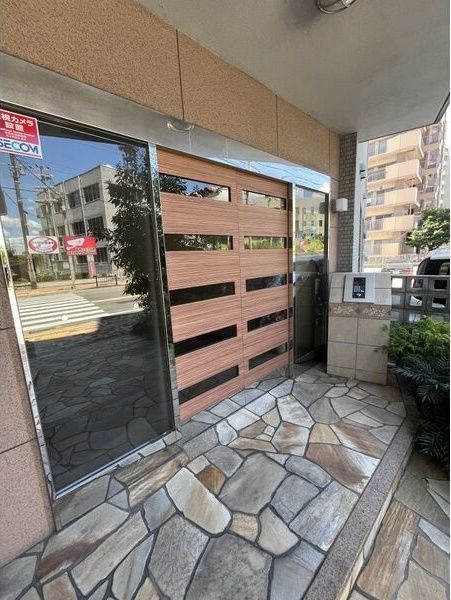 28/30 エントランス