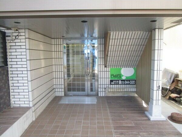 18/21 エントランス