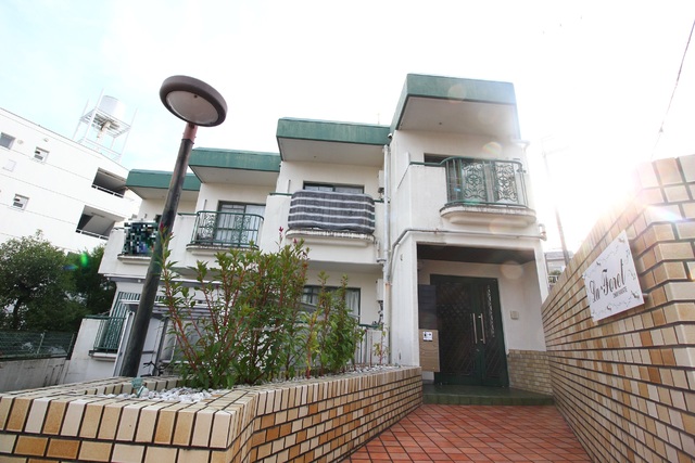 23/26 エントランス