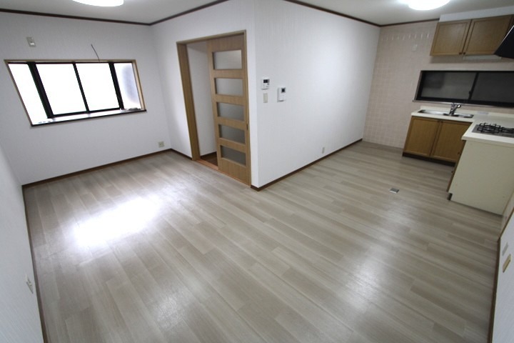 23/27 エントランス