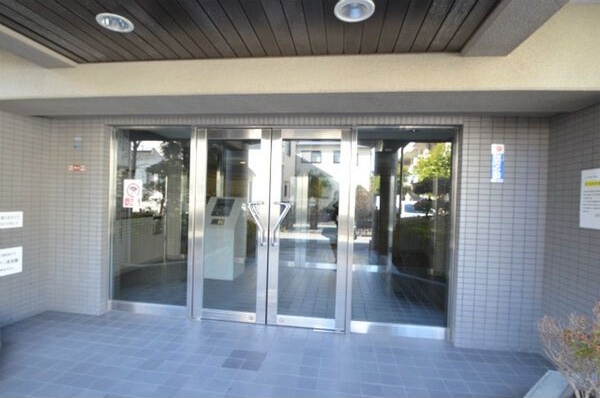 21/29 エントランス