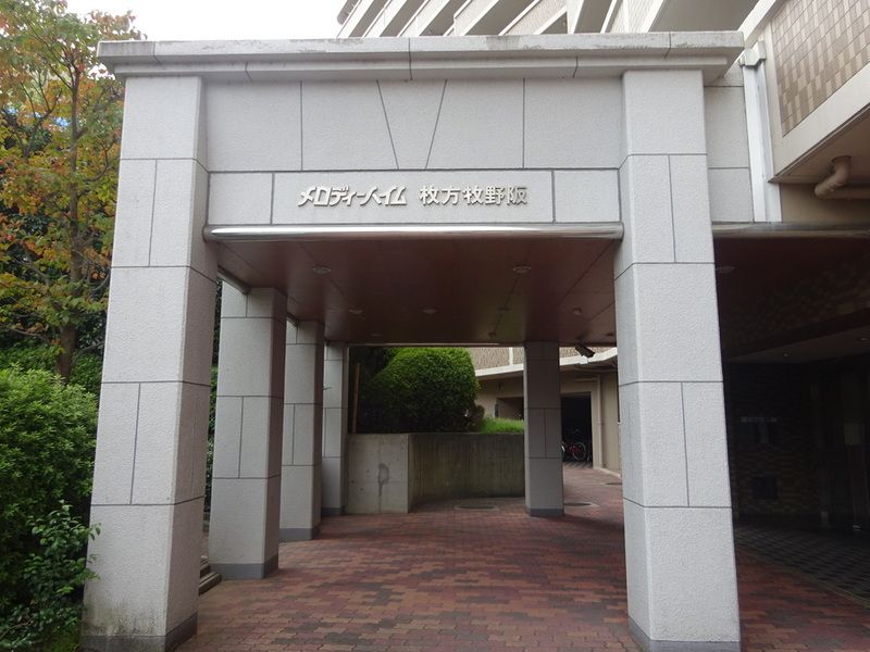 22/26 エントランス