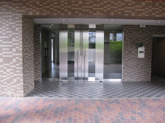 23/26 エントランス