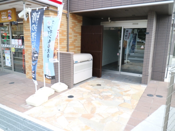 22/25 エントランス