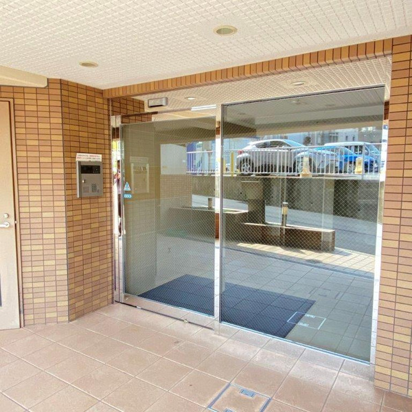 8/10 エントランス