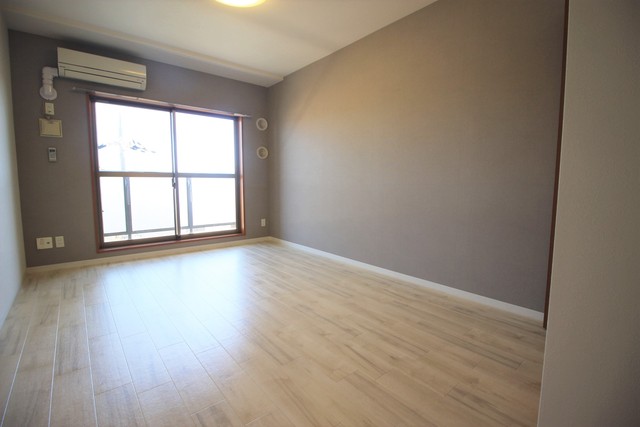 22/27 エントランス