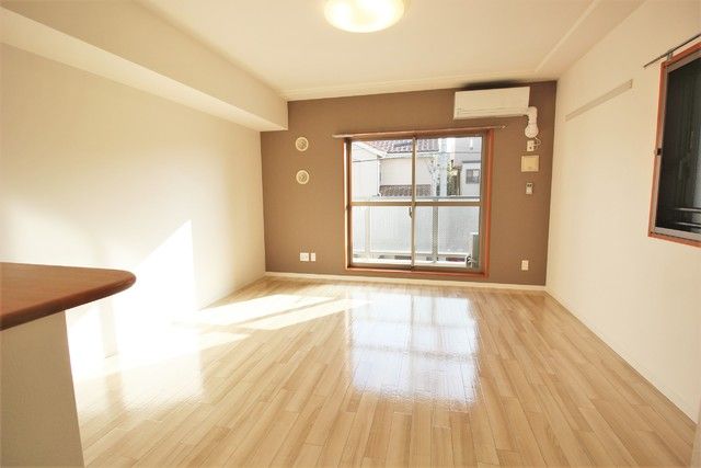 22/26 エントランス