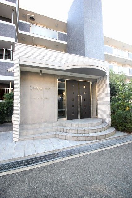 23/26 エントランス