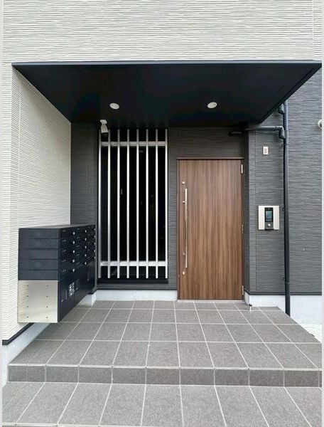 25/27 エントランス