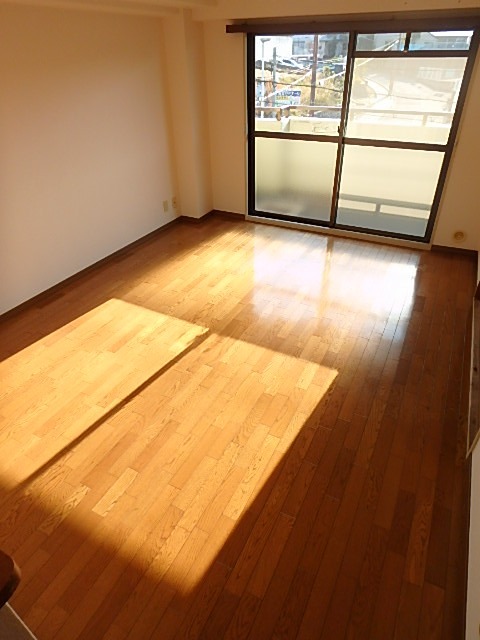 23/25 エントランス