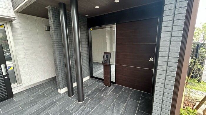 21/25 エントランス