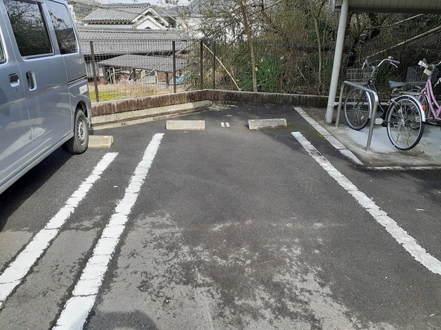 20/20 駐車場