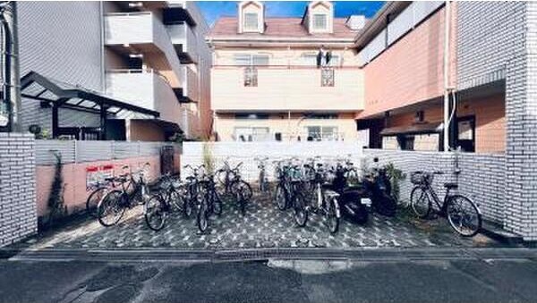 23/26 駐車場