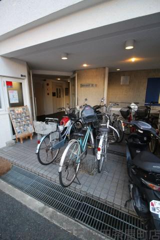 21/28 駐車場