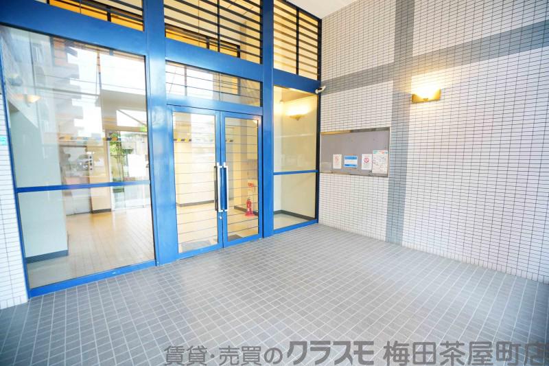 24/30 エントランス