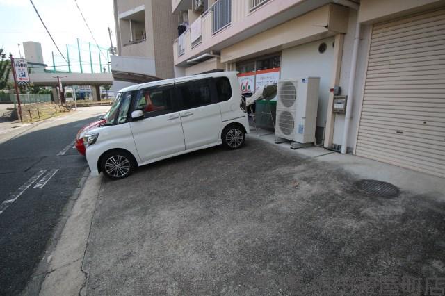 18/18 駐車場