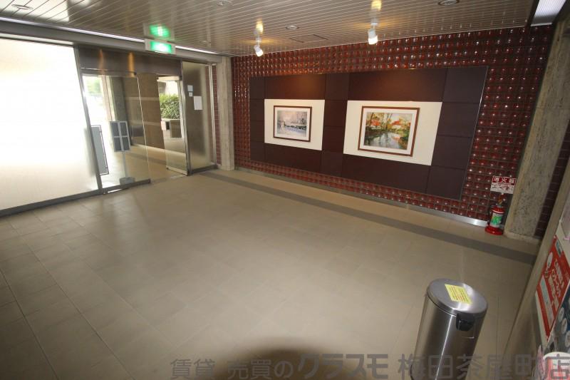 23/30 エントランス