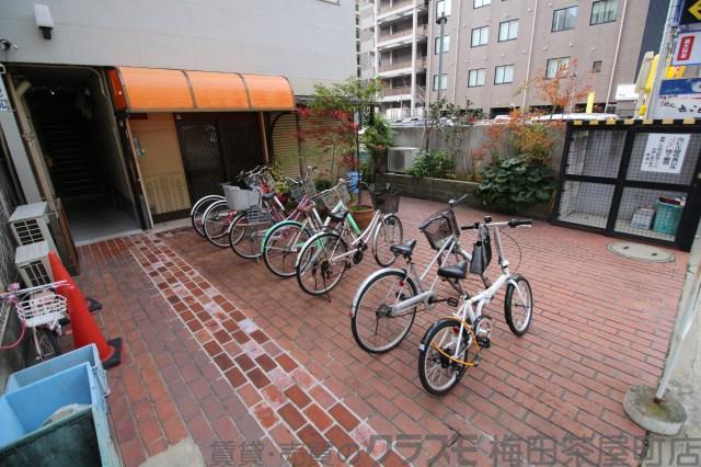 16/16 エントランス