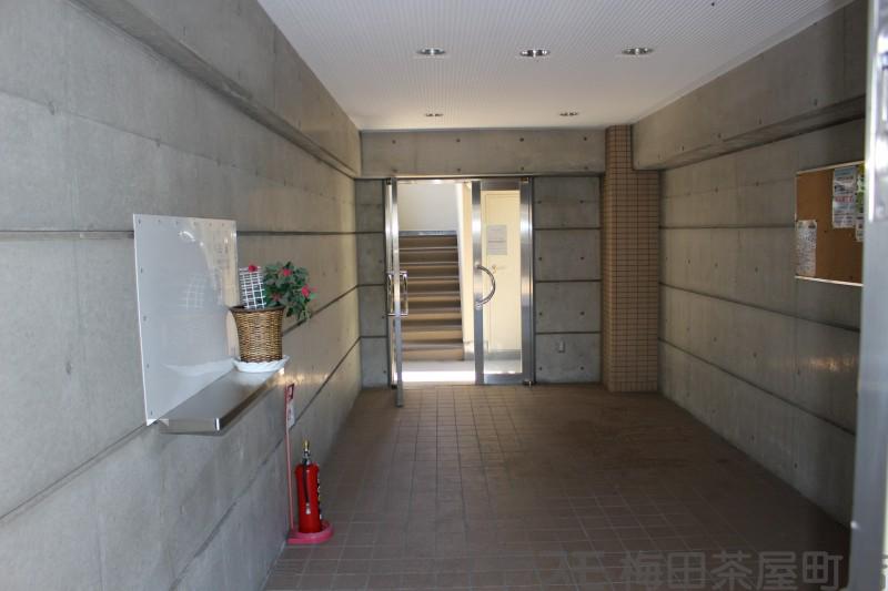 23/30 エントランス