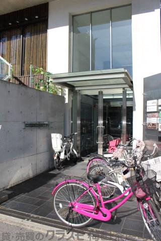 18/26 エントランス