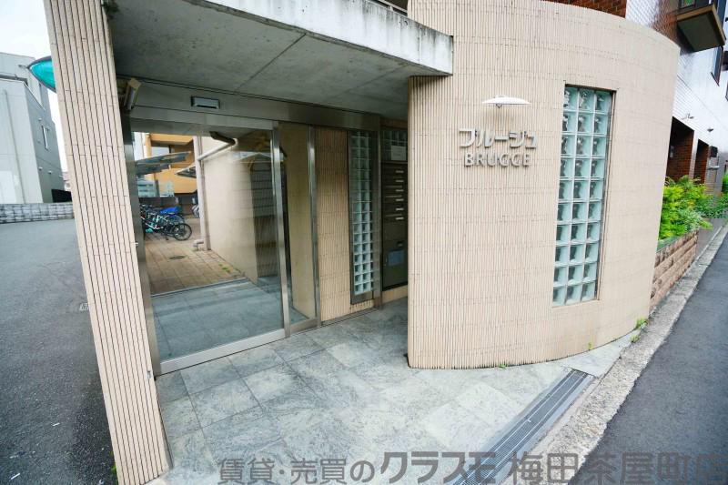 18/30 エントランス