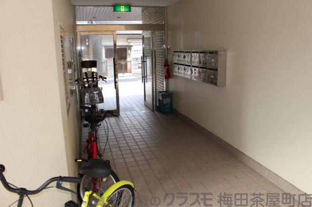 19/27 エントランス